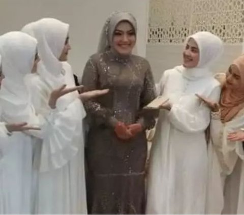 A Series of Moments from the Marriage of Habib Rizieq and Syarifah Mona with a 27-Year Age Gap, Turns Out to be the Niece of the Late Wife