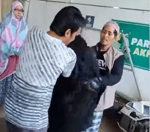 Pria Tampil Serba Hitam Bercadar Bikin Wanita Kaget, Langsung Istighfar Pas Lihat Wujud Aslinya