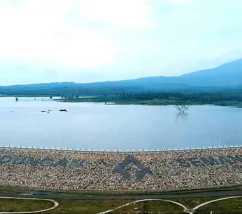 Potret Megah Bendungan Semantok, Bendungan Terpanjang di Asia Tenggara yang Pembangunannya Telan Dana Rp2,5 Triliun