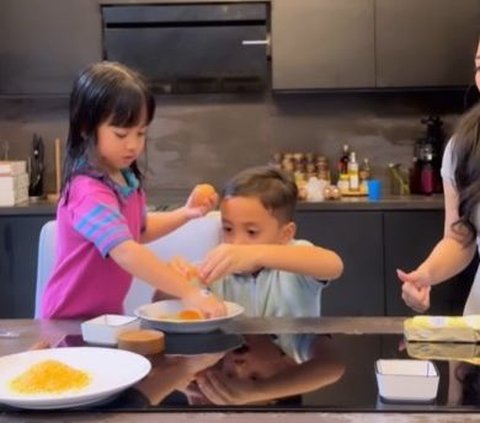 Rachel Vennya Cooks with Her Beloved Child, 'Tense' but Funny