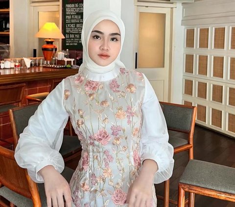 3 Inspirations for Hari Raya Looks with Soft Colors