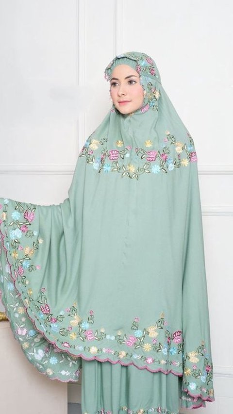 Choose Mukena with Embroidery for Elegant and Exclusive Appearance