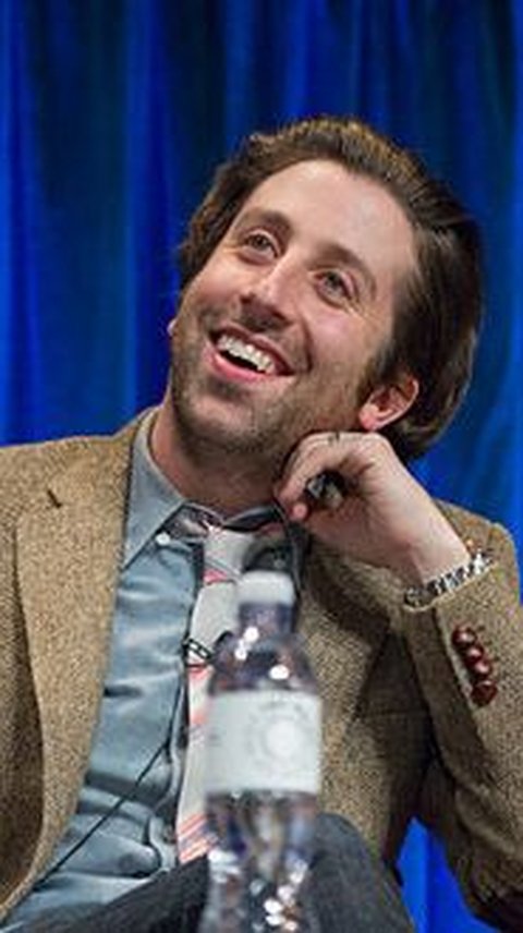 <b>2. Simon Helberg</b>