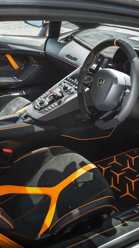 Fitur Unggulan Lamborghini Aventador<br>