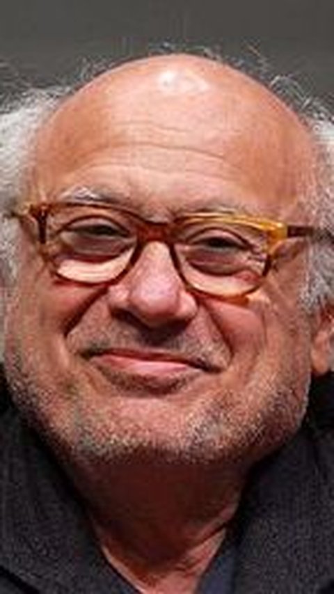 <b>1. Danny Devito</b>