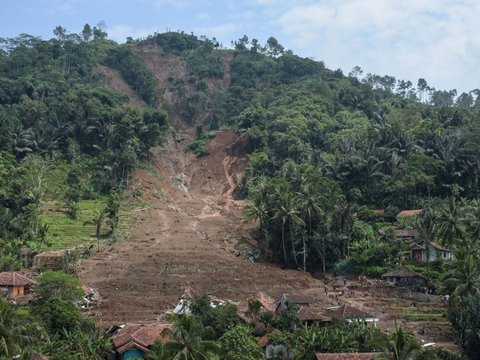 FOTO: Bencana Longsor dan Banjir Bandang Kubur Rumah-Rumah di Cipongkor, Bandung Barat, 9 Orang Hilang