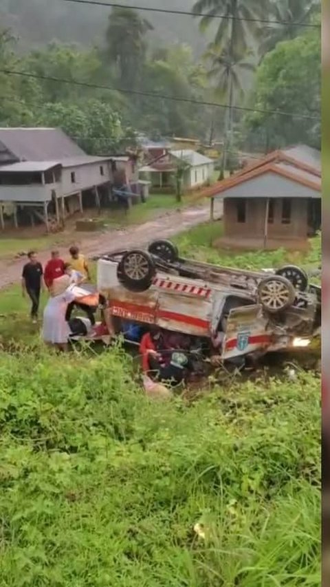 Bawa Pasien Rujukan ke Makassar, Ambulans dari Bone Masuk Jurang di Maros