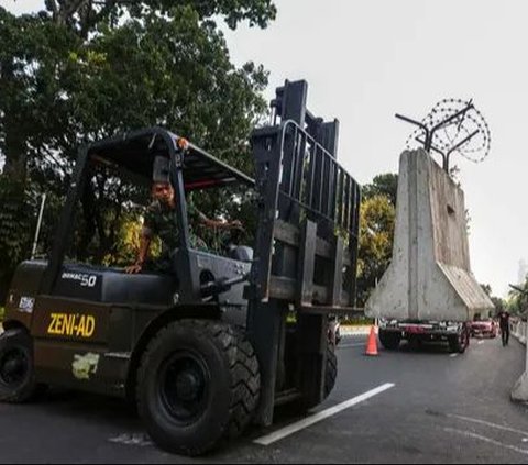 FOTO: Penampakan Beton Berduri Melapisi Penjagaan Gedung Mahkamah Konstitusi Jelang Sidang Perdana Perselisihan Hasil Pemilu 2024