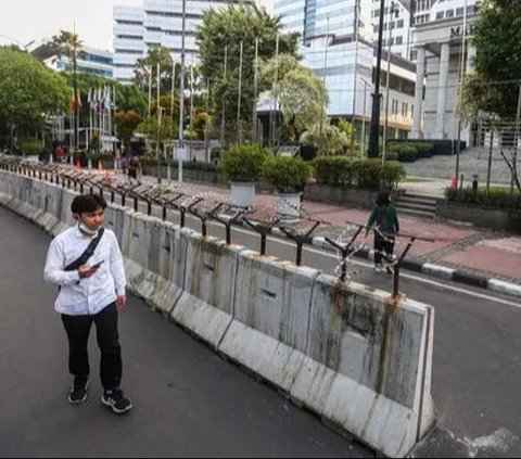 FOTO: Penampakan Beton Berduri Melapisi Penjagaan Gedung Mahkamah Konstitusi Jelang Sidang Perdana Perselisihan Hasil Pemilu 2024