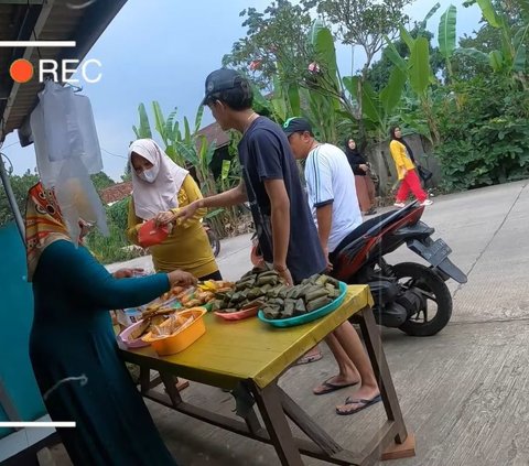 Adam Prank Pedagang Takjil, Bukan Beli Malah Dibagi-bagikan ke Pengguna Jalan yang Lewat, Ucok Baba 'Berani Amat Anak Gue'