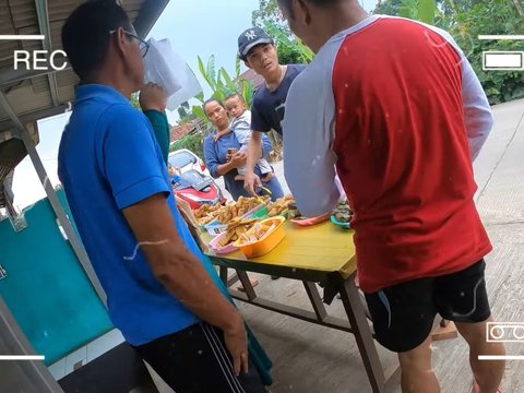 Adam Prank Pedagang Takjil, Bukan Beli Malah Dibagi-bagikan ke Pengguna Jalan yang Lewat, Ucok Baba 'Berani Amat Anak Gue'