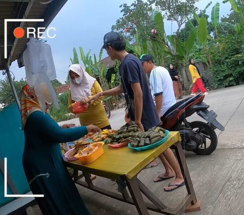 Adam Prank Pedagang Takjil, Bukan Beli Malah Dibagi-bagikan ke Pengguna Jalan yang Lewat, Ucok Baba 'Berani Amat Anak Gue'