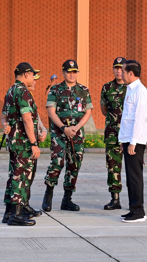 Jokowi Bertolak ke Sulawesi Tengah, Para Jenderal TNI-Polri Kompak Dampingi hingga ke Bandara