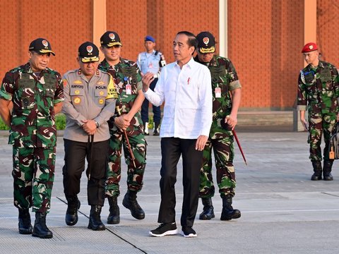 Jokowi Bertolak ke Sulawesi Tengah, Para Jenderal TNI-Polri Kompak Dampingi hingga ke Bandara