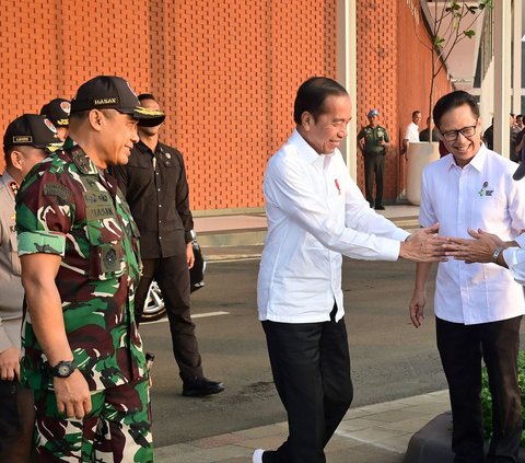 Jokowi Bertolak ke Sulawesi Tengah, Para Jenderal TNI-Polri Kompak Dampingi hingga ke Bandara