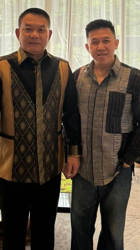 Beberapa waktu lalu Ferry Sunarto membagikan foto bersama Jenderal Dudung Abdurachman di akun instagramnya. 