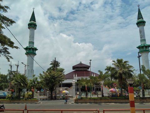 Potret Masjid Agung Bangkalan, Masjid Pertama yang Didirikan Sultan Keraton untuk Masyarakat