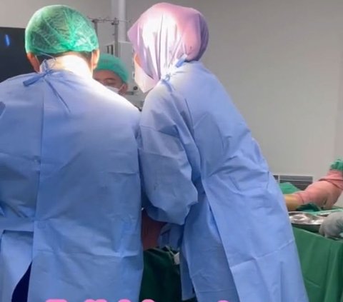 Sama-sama Dokter, Wanita Ini Bagikan Pengalaman saat Kerja Bareng Suami di Ruang Operasi