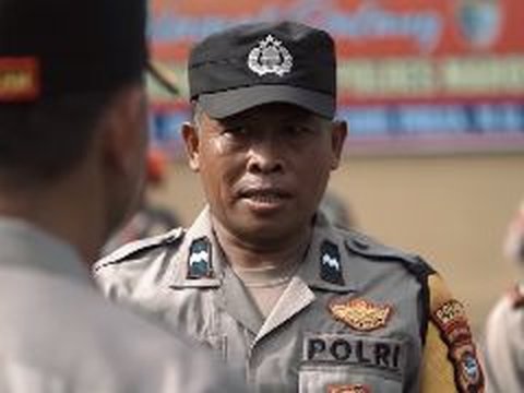 Jenderal Polisi Kagum Bhabinkamtibmas Pakai Uang Sendiri Bangun Masjid, Langsung Dipeluk Erat