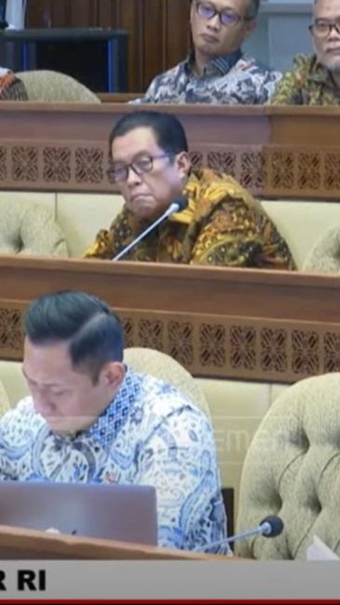 Anggota DPR Ditanya Perbandingan AHY Pangkat Mayor & Hadi Marsekal Jadi Menteri