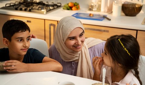 Pentingnya Mengajarkan Anak Berpuasa Sejak Dini