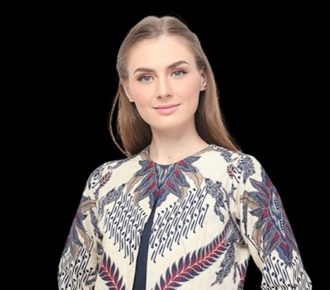10 Rekomendasi Blouse Batik Kekinian untuk Wanita, Tampil Lebih Memukau saat Lebaran