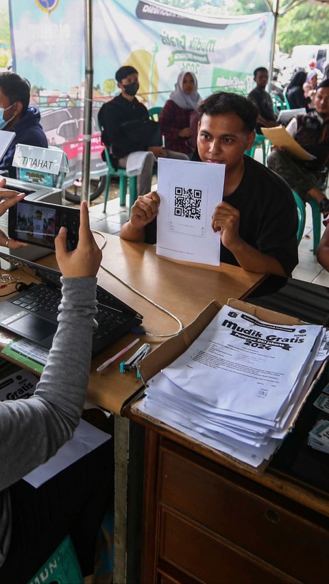 FOTO: Data Pendaftar Diverifikasi, Program Mudik Gratis Pemprov DKI Berpeluang Ada Sisa Kuota