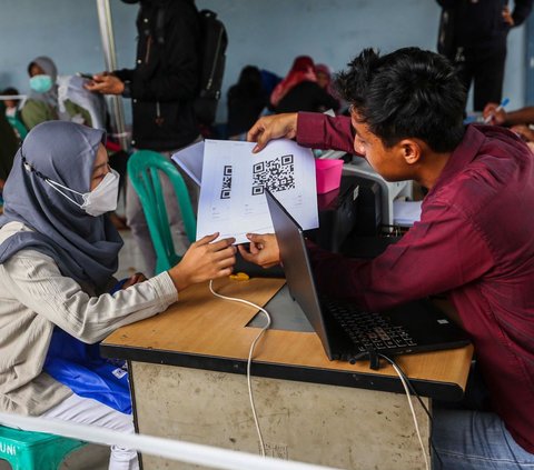 FOTO: Data Pendaftar Diverifikasi, Program Mudik Gratis Pemprov DKI Berpeluang Ada Sisa Kuota