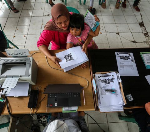 FOTO: Data Pendaftar Diverifikasi, Program Mudik Gratis Pemprov DKI Berpeluang Ada Sisa Kuota