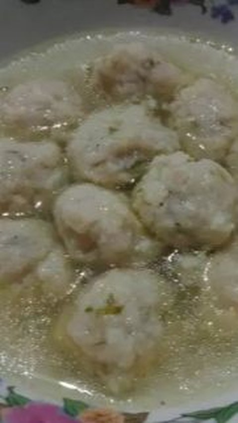 3. Pentol Bakso Ayam Sederhana<br>