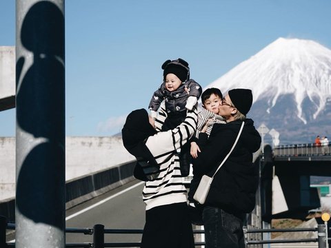 Foto-foto Lucu Shaka Anak Sulung Rey Mbayang dan Dinda Hauw yang Akan Menginjak 3 Tahun, Sudah Jago Berpose di Depan Kamera