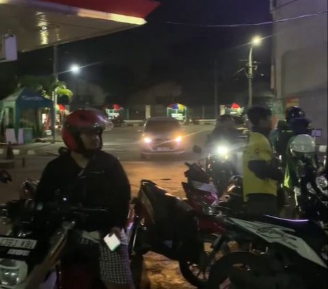 Dozens of Motorcycles Break Down after Filling Up with Fuel Mixed with Water at a Gas Station in Bekasi, Pertamina's Response