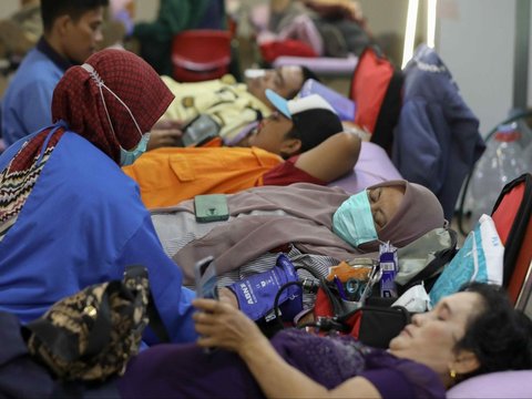 FOTO: Berkah Ramadan, Ribuan Warga Antusias Mengantre Sedekah Darah untuk Aksi Kemanusiaan