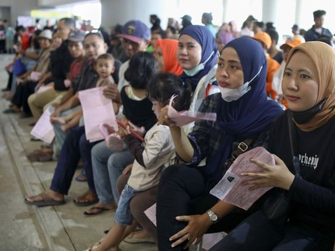 FOTO: Berkah Ramadan, Ribuan Warga Antusias Mengantre Sedekah Darah untuk Aksi Kemanusiaan