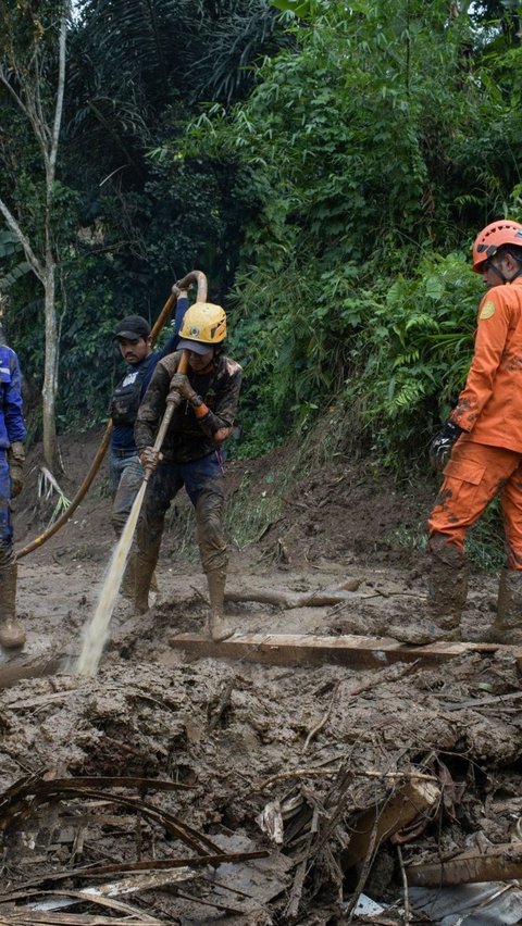 Empat Korban Tertimbun Longsor di Bandung Barat Ditemukan, Dua di Antaranya Anak-Anak