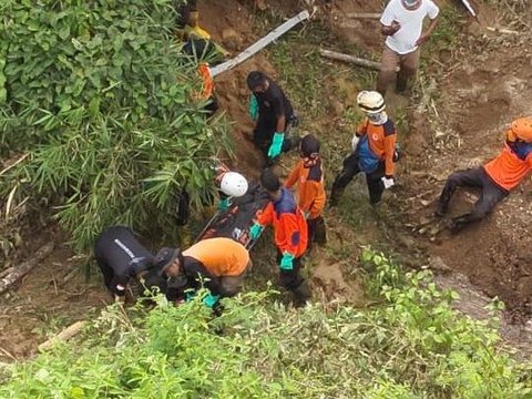 Empat Korban Tertimbun Longsor di Bandung Barat Ditemukan, Dua di Antaranya Anak-Anak