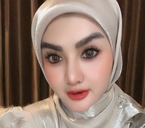 Bikin Pangling, Potret Terbaru Gina Youbi yang Makin Cantik Dalam Balutan Hijab