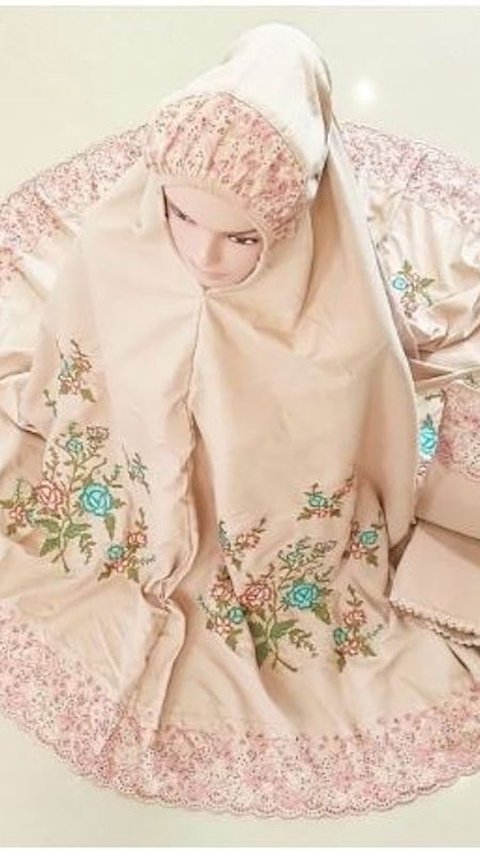 <b>Mukena Bordir Strimin dari Khadijah </b>