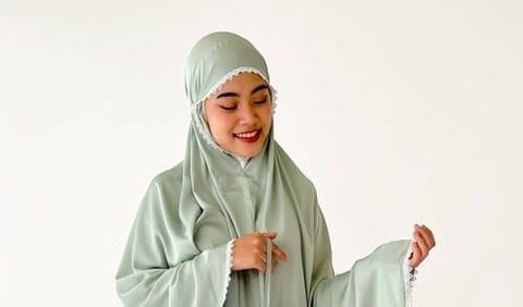 Tips dalam memilih mukena bermotif bordir dengan tepat agar pas saat dipakai dan penampilan makin cantik saat lebaran 2024.