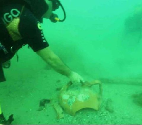 Puluhan Artefak Berusia 2400 Tahun Ditemukan di Laut Hitam, Ada Keramik Hingga Sisa-Sisa Kapal Karam