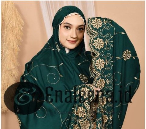 Rekomendasi merek mukena rayon dengan kualitas terbaik untuk lebaran 2024 yang bakal bikin kamu nyaman dan makin cantik.