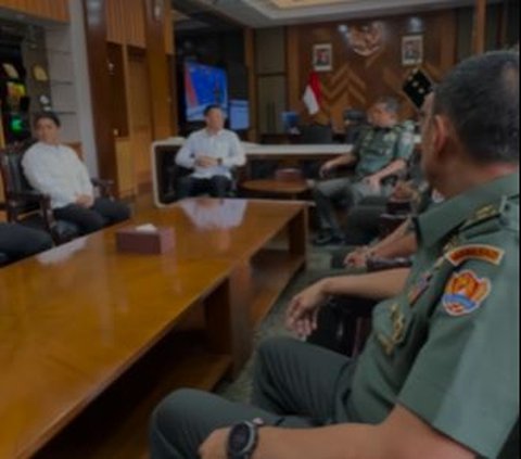 Momen Jenderal Maruli Hormat ke 'Juniornya' Menteri AHY saat Datangi Mabes TNI AD, Disambut Hangat Anak Buah Kasad