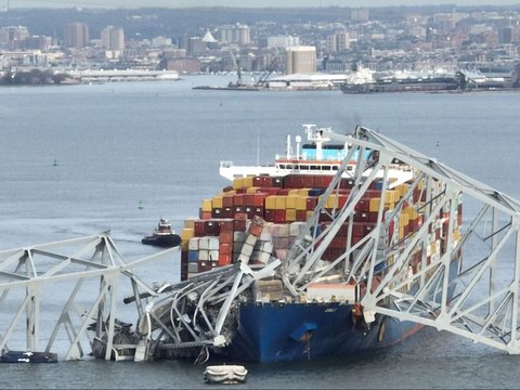 FOTO: Penampakan Jembatan Rangka Baja di AS Usai Tertabrak Kapal Kontainer Berbendera Singapura