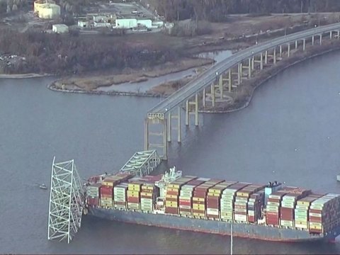 FOTO: Penampakan Jembatan Rangka Baja di AS Usai Tertabrak Kapal Kontainer Berbendera Singapura