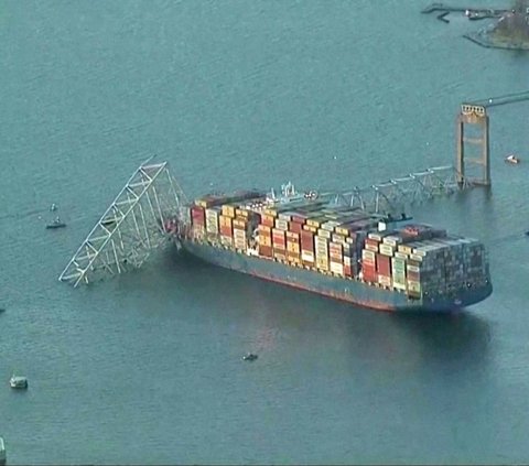 FOTO: Penampakan Jembatan Rangka Baja di AS Usai Tertabrak Kapal Kontainer Berbendera Singapura