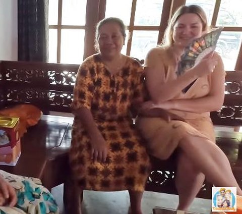 WNI Bawa Istri Bule Amerika Pulang Kampung ke Ponorogo, Kumpul Sama Keluarga Suami Dengar Bahasa Jawa Senyum-senyum