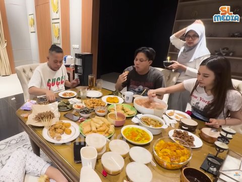 10 Potret Mahalini Bersama Keluarga Sule saat Ramadan, Ikut Siapkan Menu Buka Puasa