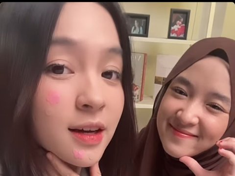 Potret Eca Aura Bertemu dengan Nissa Sabyan, Wajahnya Mirip Banget Bak Anak Kembar