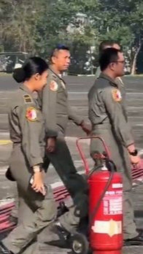 Satu-satunya Mekanik Wanita Helikopter Kepresidenan, Sosok Letda Natasha Morin Curi Perhatian