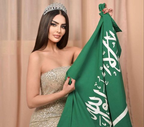 Sosok Rumy Alqahtani, model cantik dan seksi Arab Saudi, menjadi perbincangan hangat di dunia maya. Pasalnya, Rumy menjadi perempuan Arab Saudi pertama dalam sejarah yang akan mengikuti kontes kecantikan Miss Universe 2024 yang diselenggarakan di Meksiko pada September 2024. 